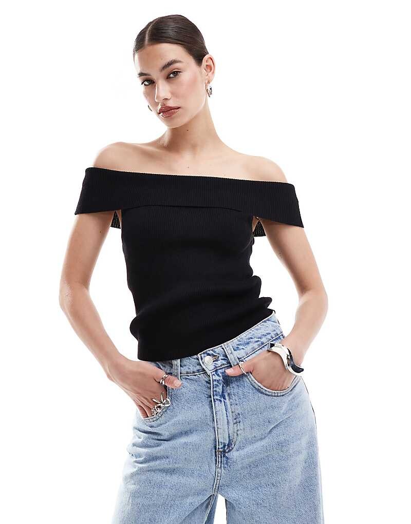 

Monki– Черный трикотажный топ в рубчик с высоким воротником с открытыми плечами