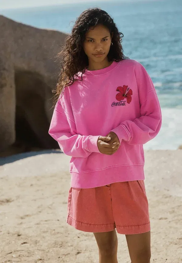 Свитшот свободного кроя Petite fit - washed look coca-cola summer sweatshirt Next, розовый