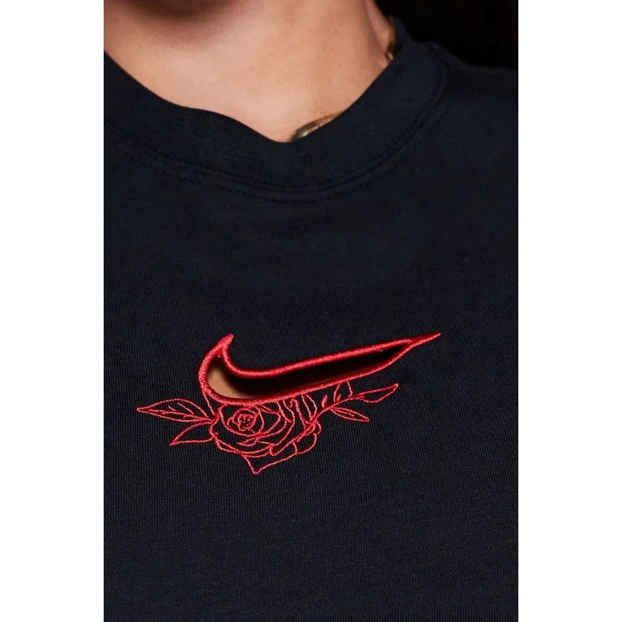 Женская футболка с цветочным принтом Chill Valentines Day Baby Crop Nike, Черный — фото 2