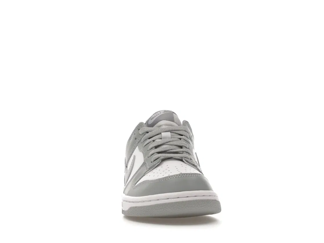Детские кроссовки Lifestyle с замшей Nike Nike Dunk Low, White/White/Light Smoke Grey — фото 2