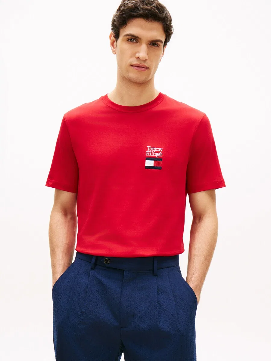 Футболка TOMMY HILFIGER 'Brand Love' красного цвета — фото 3