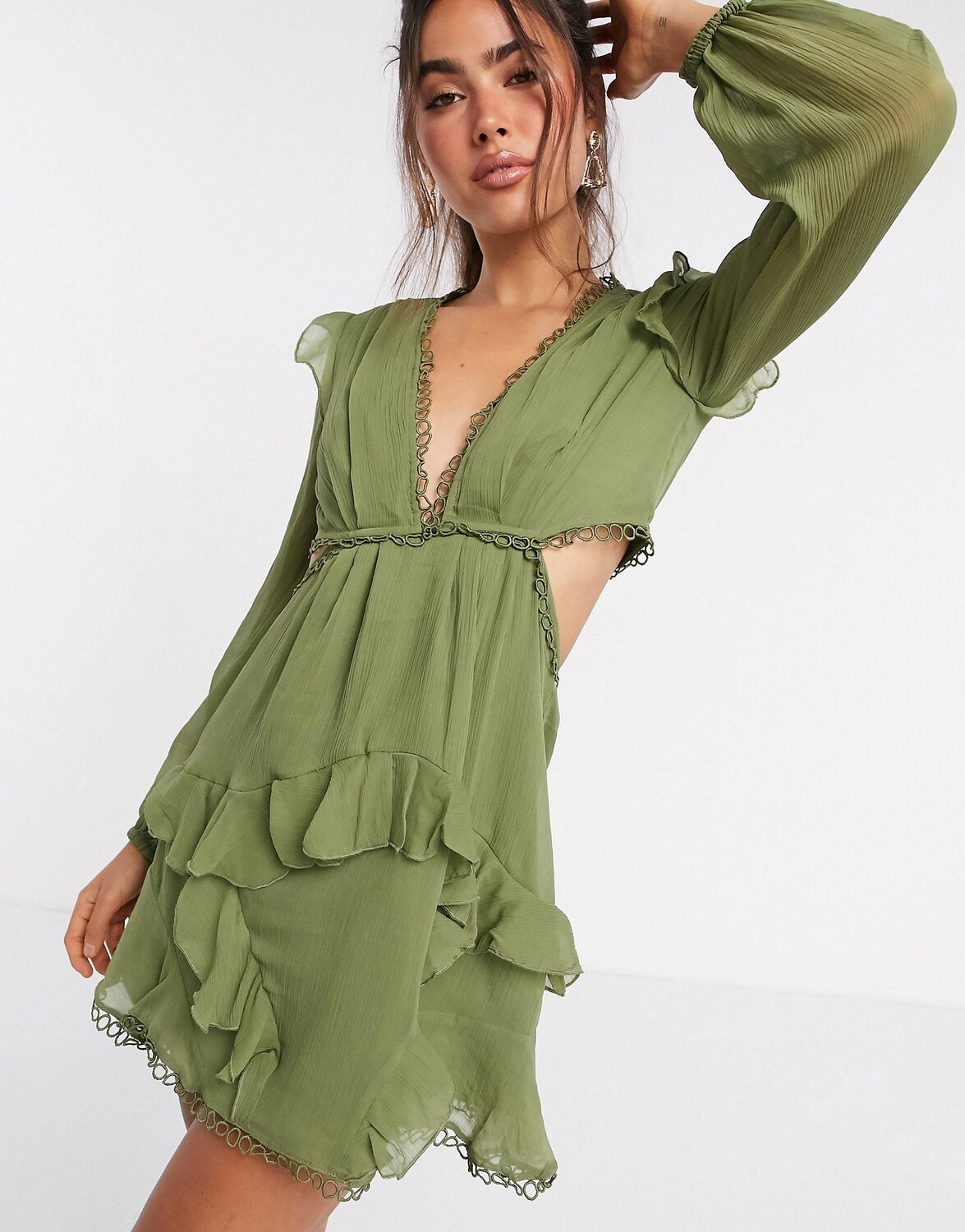 

Мини-платье ASOS DESIGN с длинными рукавами и круглой отделкой