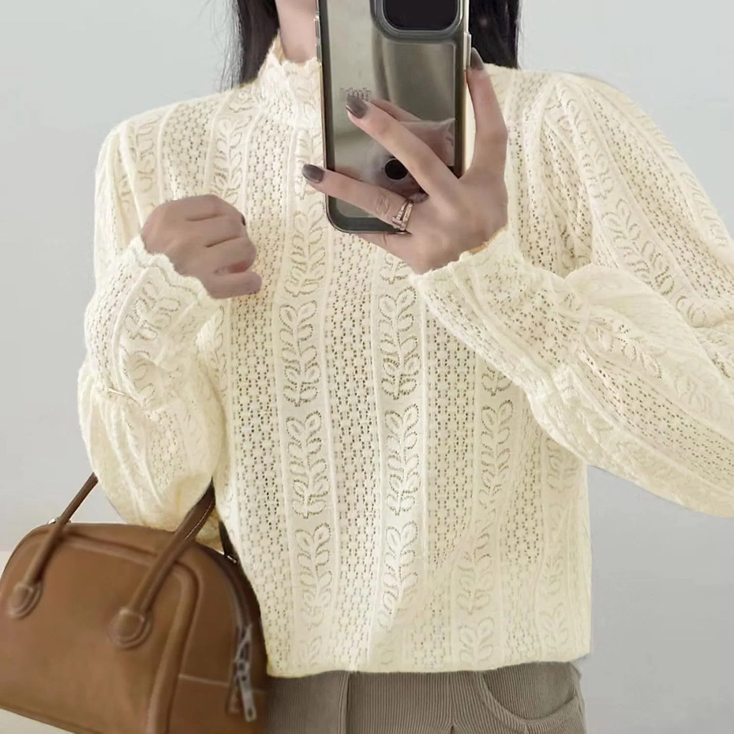Женский свитер оверсайз с высоким воротом, легкий вязаный, белый — фото 2