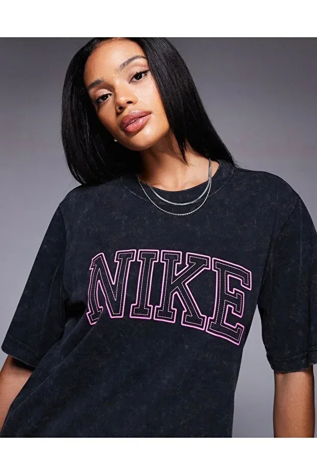 Женская свободная футболка с принтом Nike, Black — фото 2