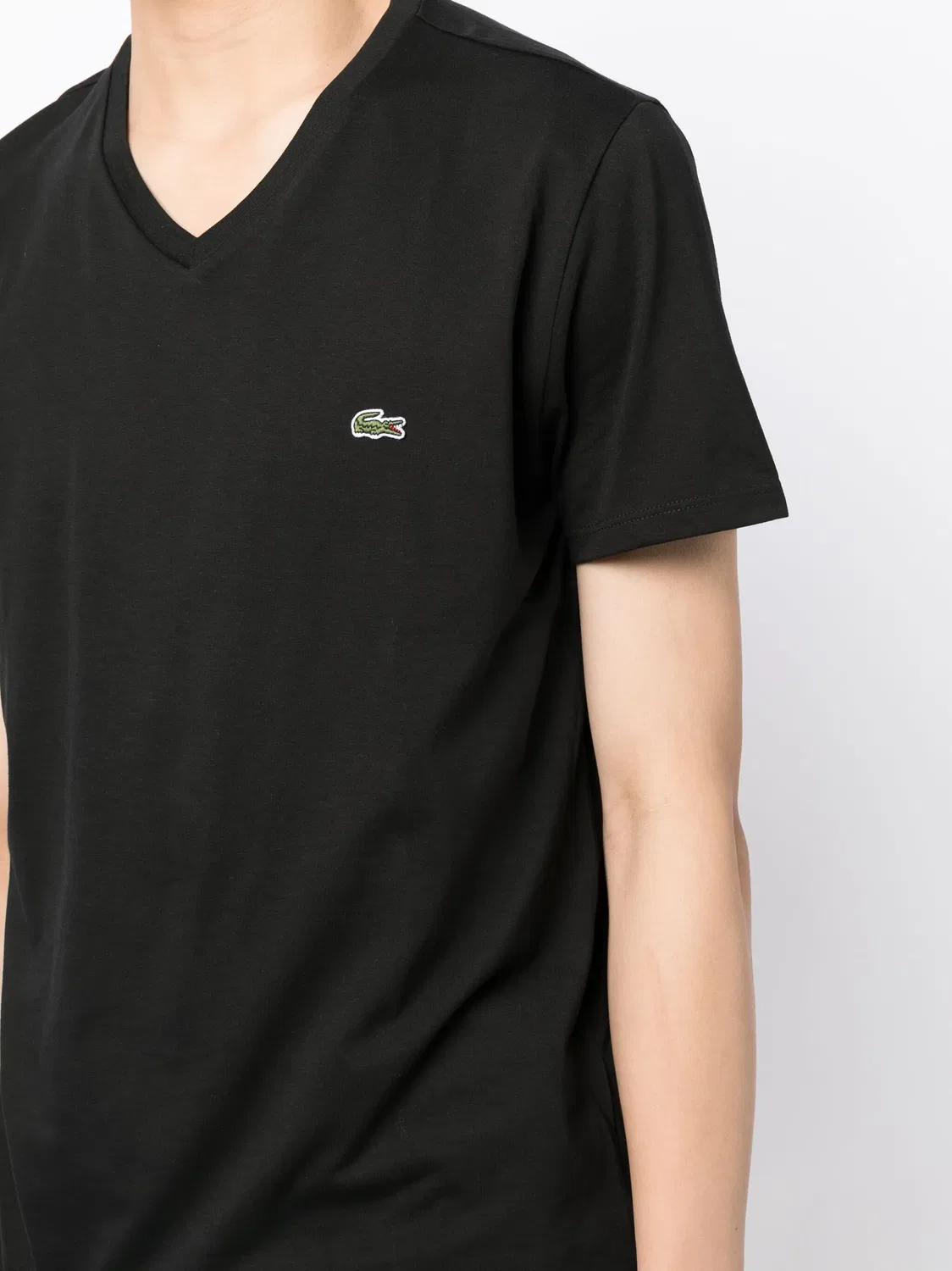 Футболка с V-образным вырезом и логотипом Lacoste, черный — фото 2