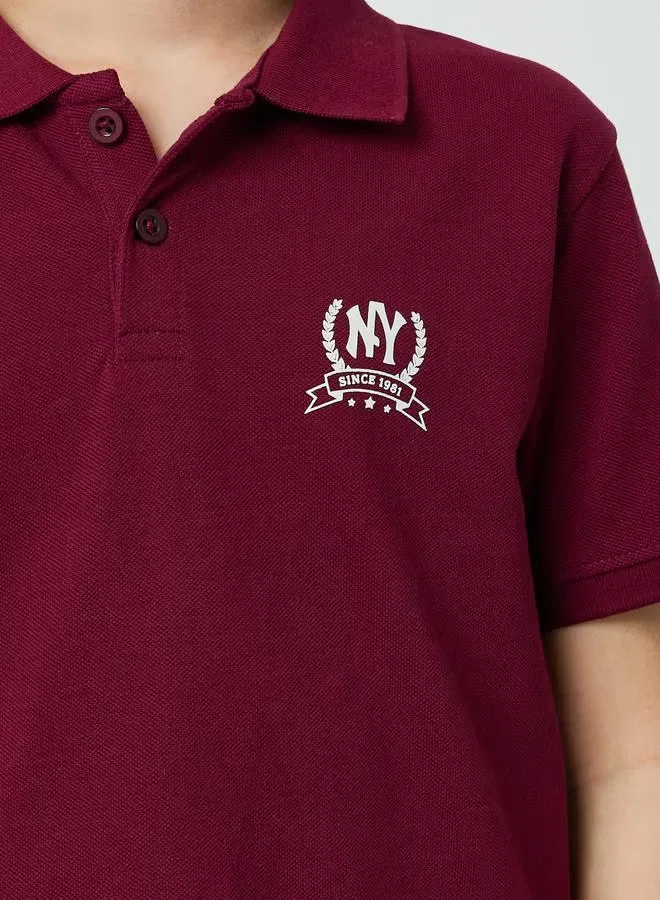Футболка-поло с принтом на груди, вязаная, Boys chest print knitted regular fit, Styli, бордовый — фото 4
