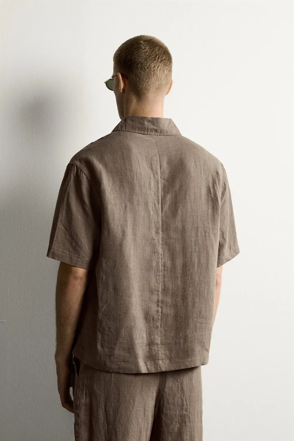 Поло свободного кроя из 100% льна. ZARA, Brown/Taupe — фото 3