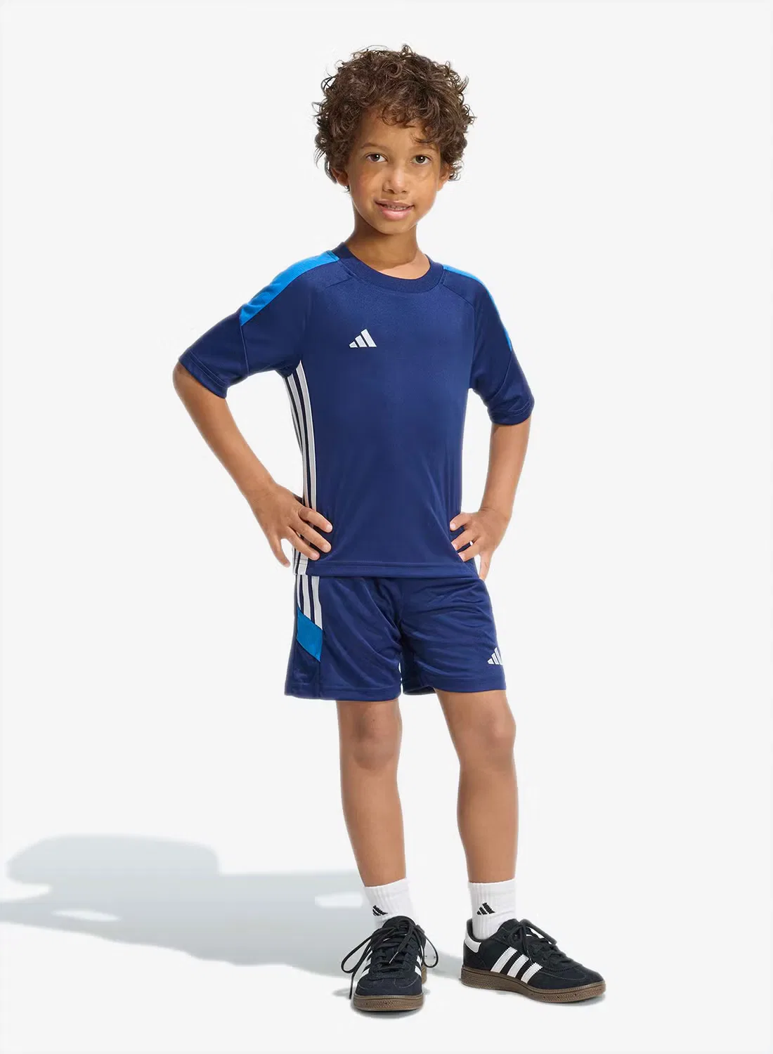 Комплект футболки и шорт Tiro 26 Essentials Adidas, темно-синий — фото 3