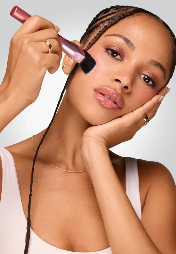 Кисть для контуринга Cheek Hugging Contour Brush, Real Techniques — фото 4