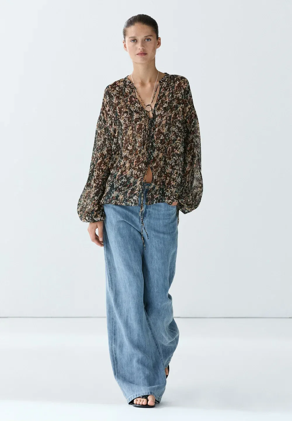 Струящаяся рубашка-блузка с цветочным принтом Massimo Dutti, Black — фото 4