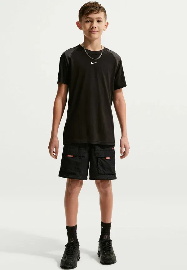 Шорты нейлоновые Nike Sportswear Older Kids' Shorts City Utility, Turf Orange, черный/оранжевый