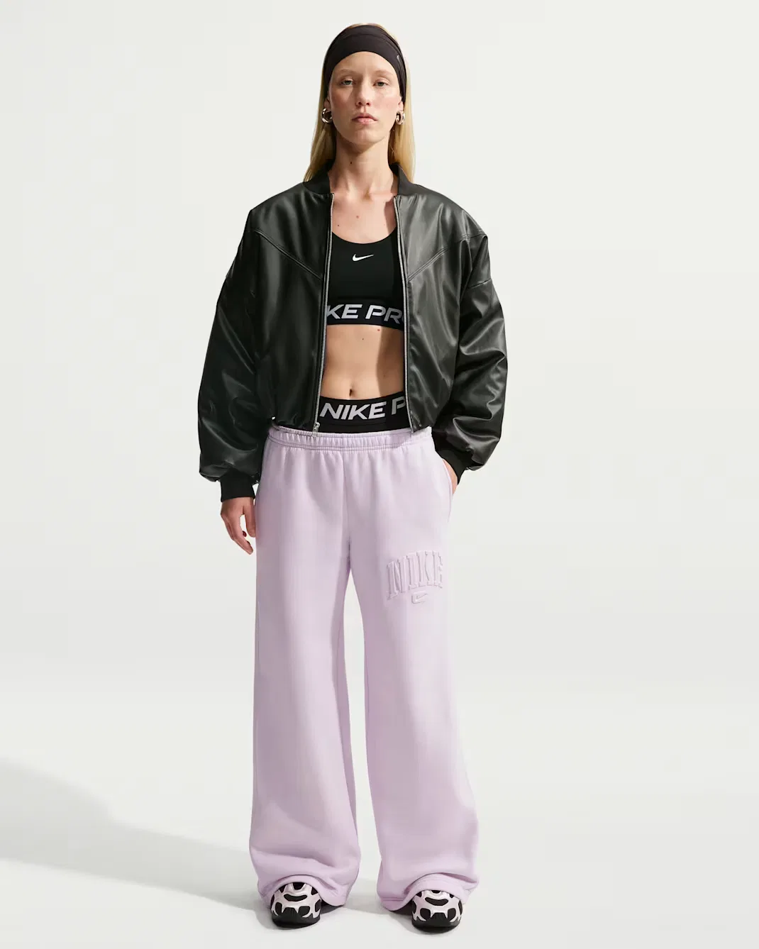 Женские брюки средней посадки с широкими штанинами Nike Studio Fleece Medium Weight, Bleached Lilac/Bleached Lilac