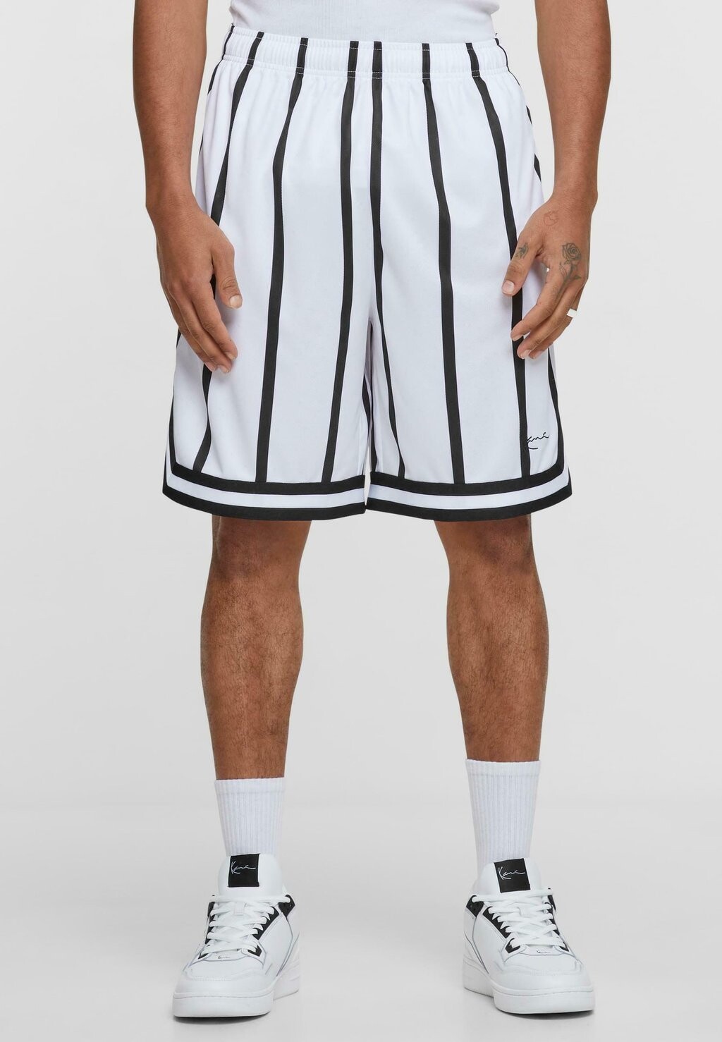 

Шорты SMALL SIGNATURE STRIPED Karl Kani, цвет white black