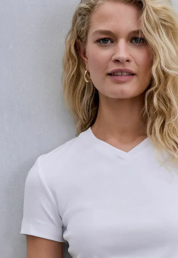 Футболка хлопковая Regular fit V-neck Next White, белый — фото 3