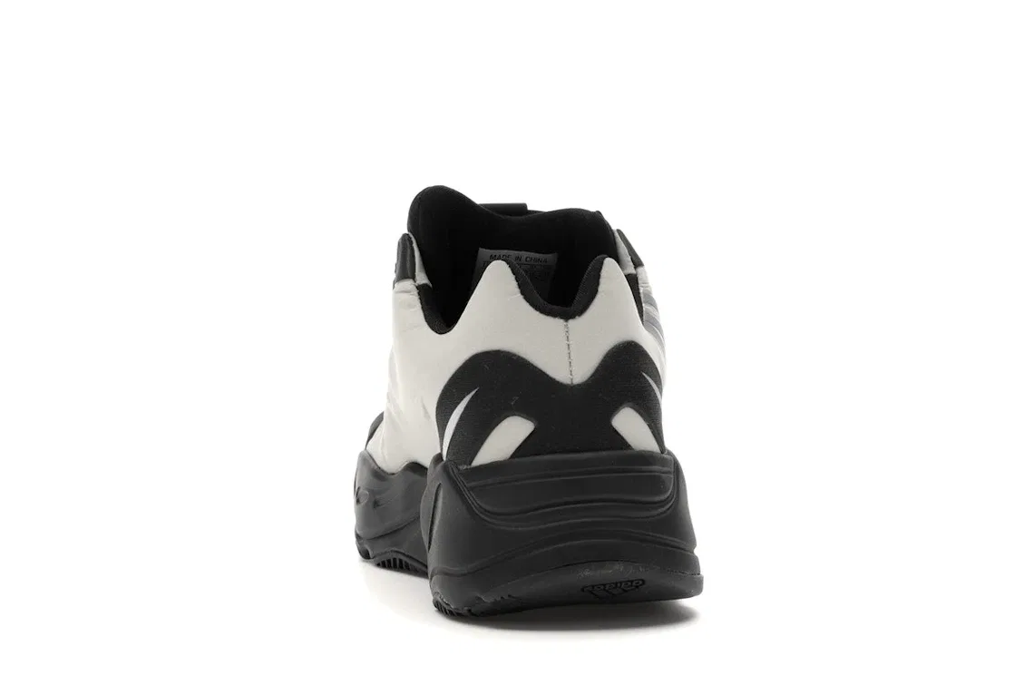 Детские кроссовки Lifestyle с легким верхом Adidas Yeezy Boost 700 MNVN, Bone/Bone/Bone — фото 4