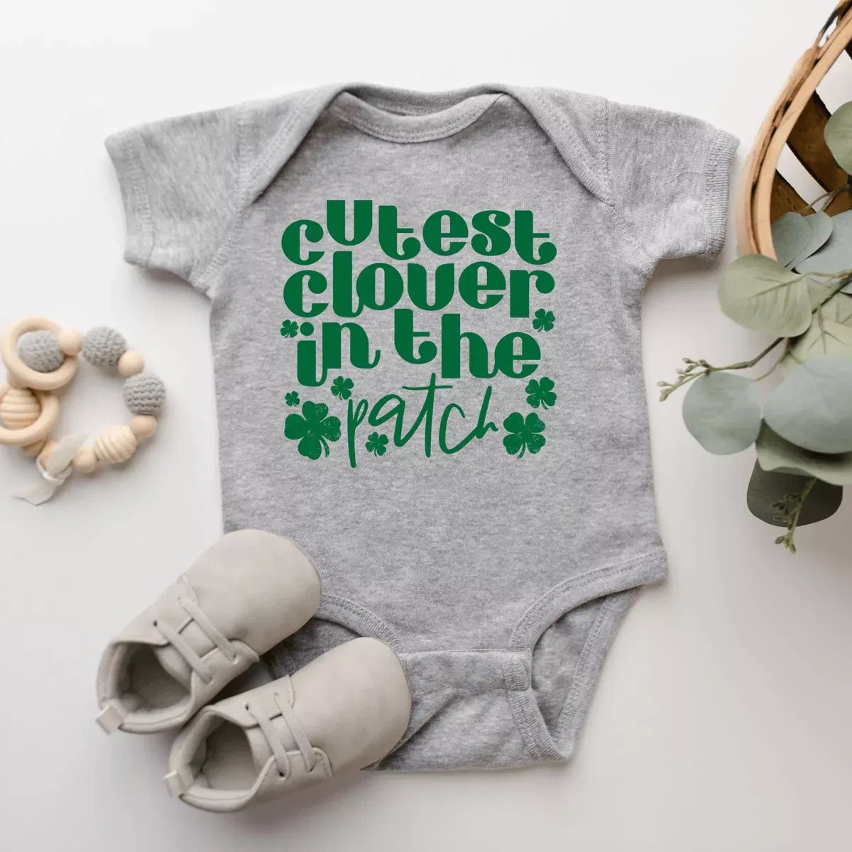 Детское боди для мальчиков с коротким рукавом Cutest Clover In The Patch The Juniper Shop, Heather Grey — фото 4