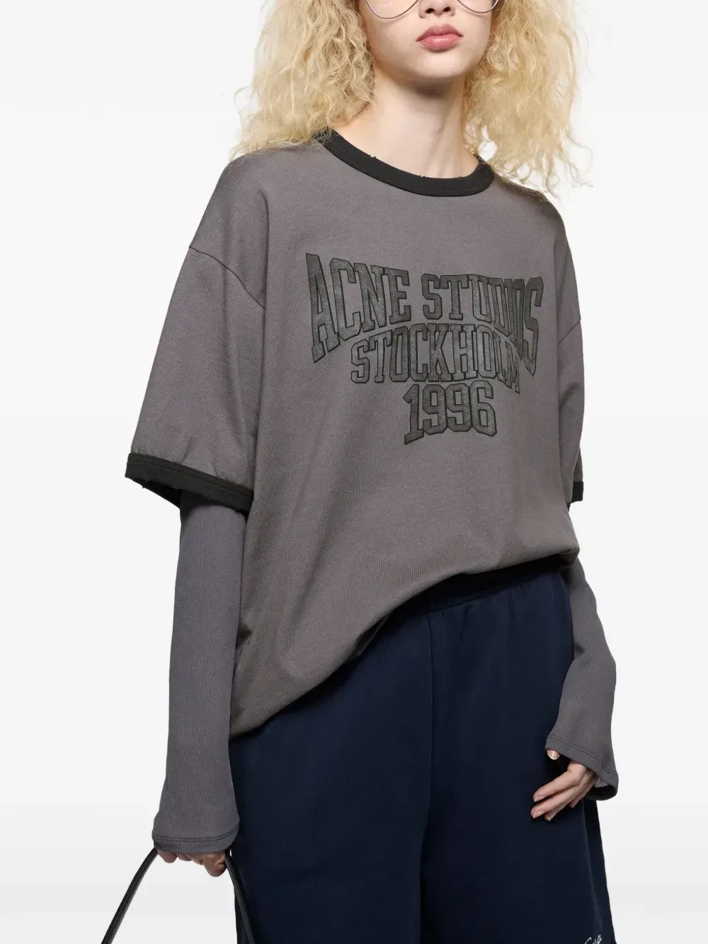 Футболка с логотипом и многослойными рукавами Acne Studios, серый — фото 4