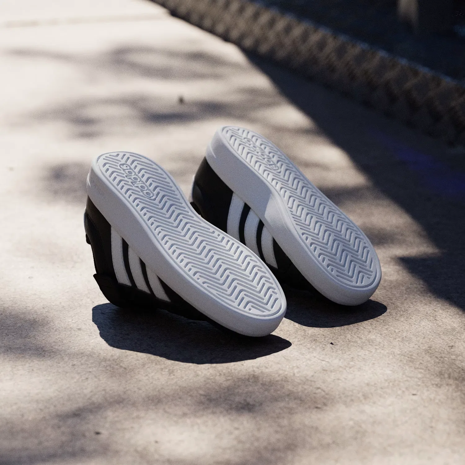 Детские кроссовки на эластичных шнурках Grand Court 3.0 Adidas Sportswear, черный/белый — фото 4