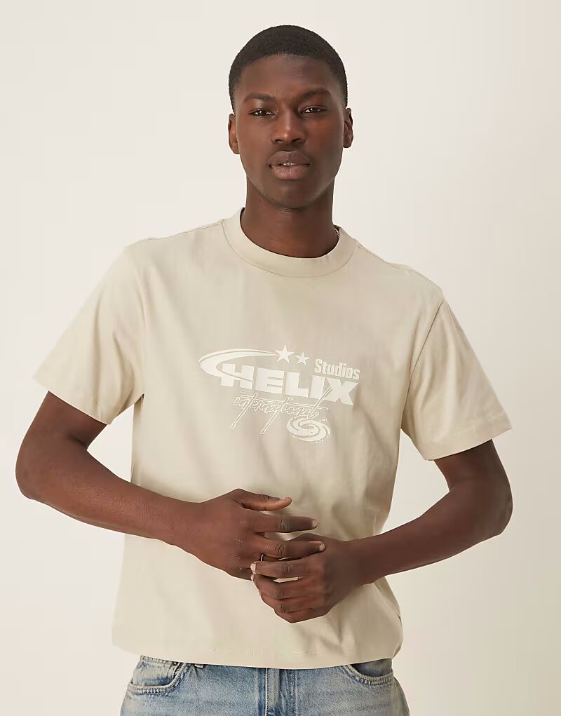 

Футболка свободного кроя ASOS DESIGN бежевого цвета с уличной графикой