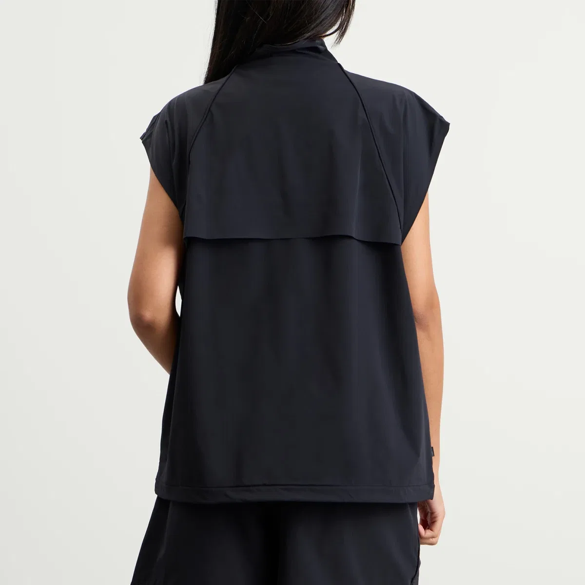 Женский жилет без рукавов с высоким воротником X Skims Stretch Nylon Oversized Vest Nike, Obsidian — фото 3