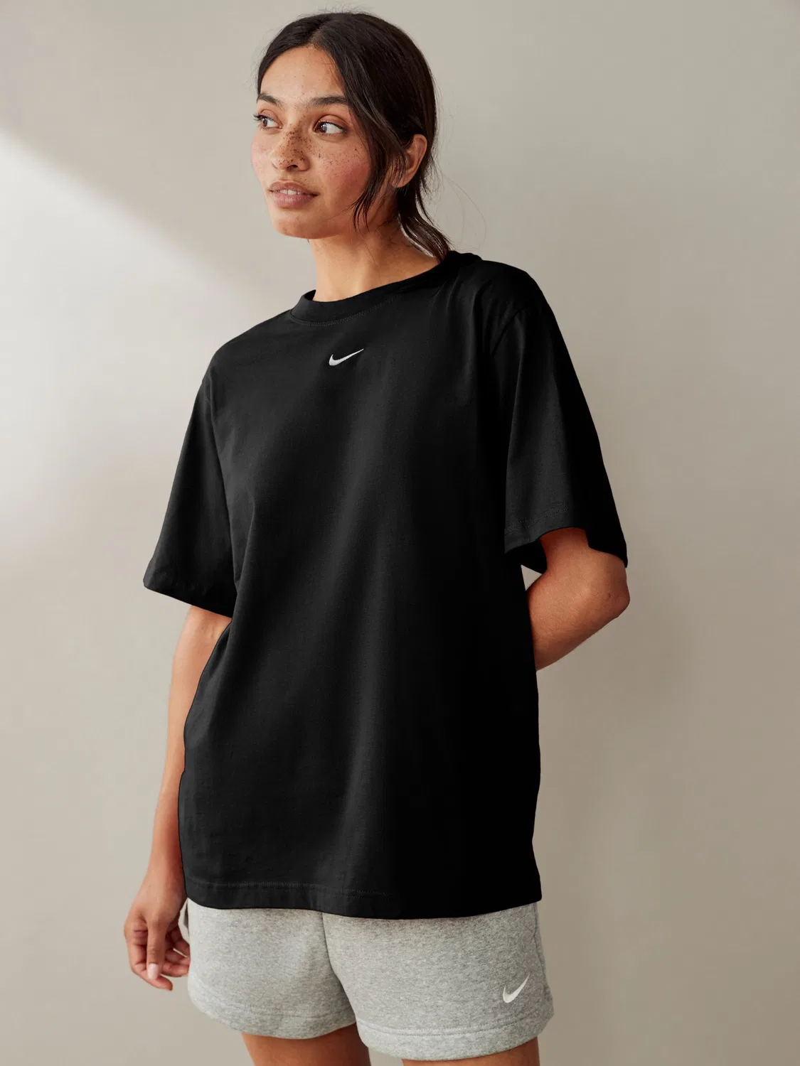 Футболка Nike Sportswear Essential, черный