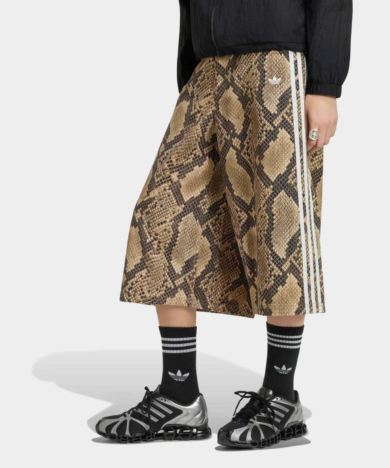 Женские шорты-бермуды свободного кроя с принтом Snake Print Denim Bermuda Shorts Adidas Originals, Beige