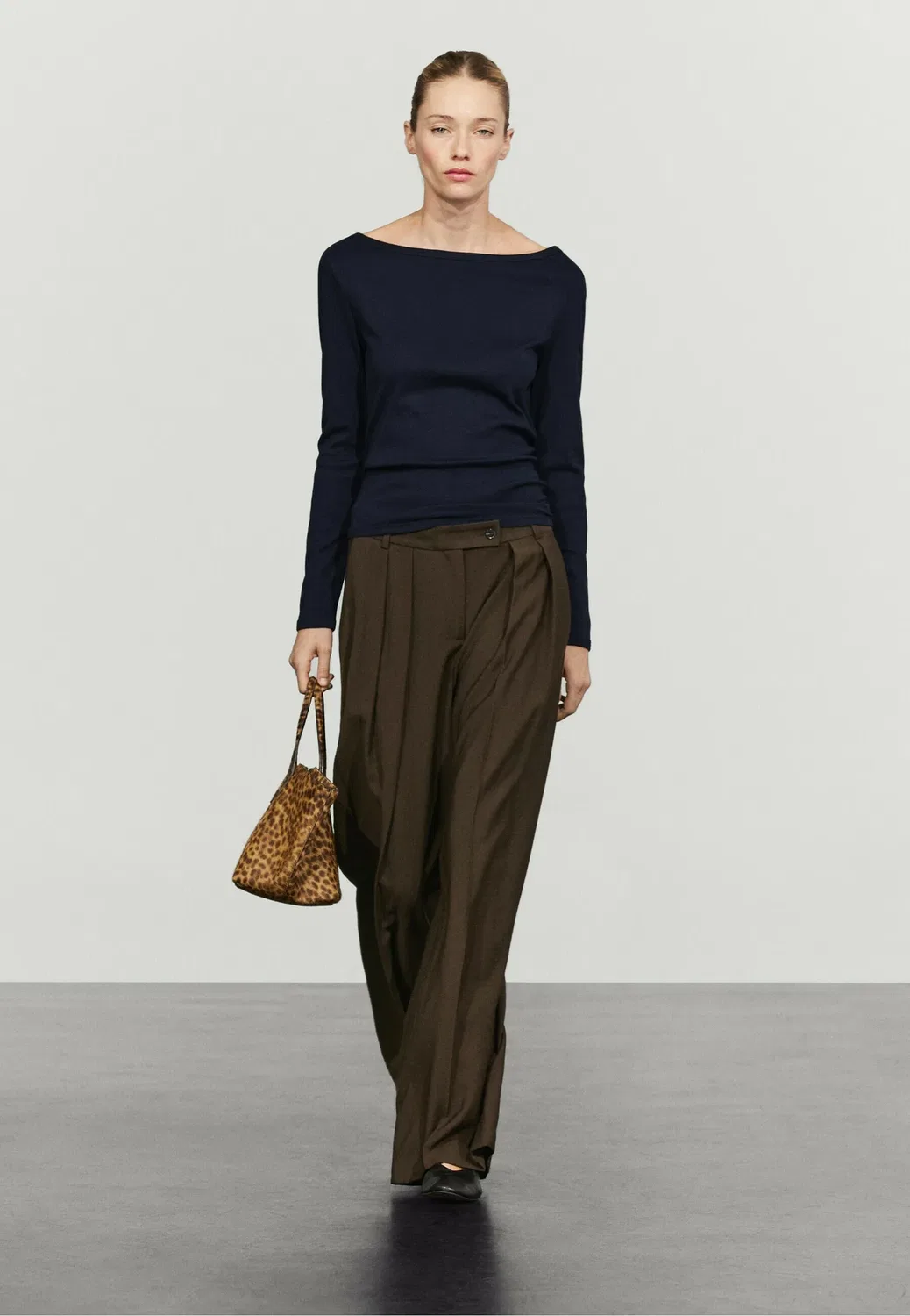 Широкие брюки со складками - штаны Massimo Dutti, Dark Brown — фото 2
