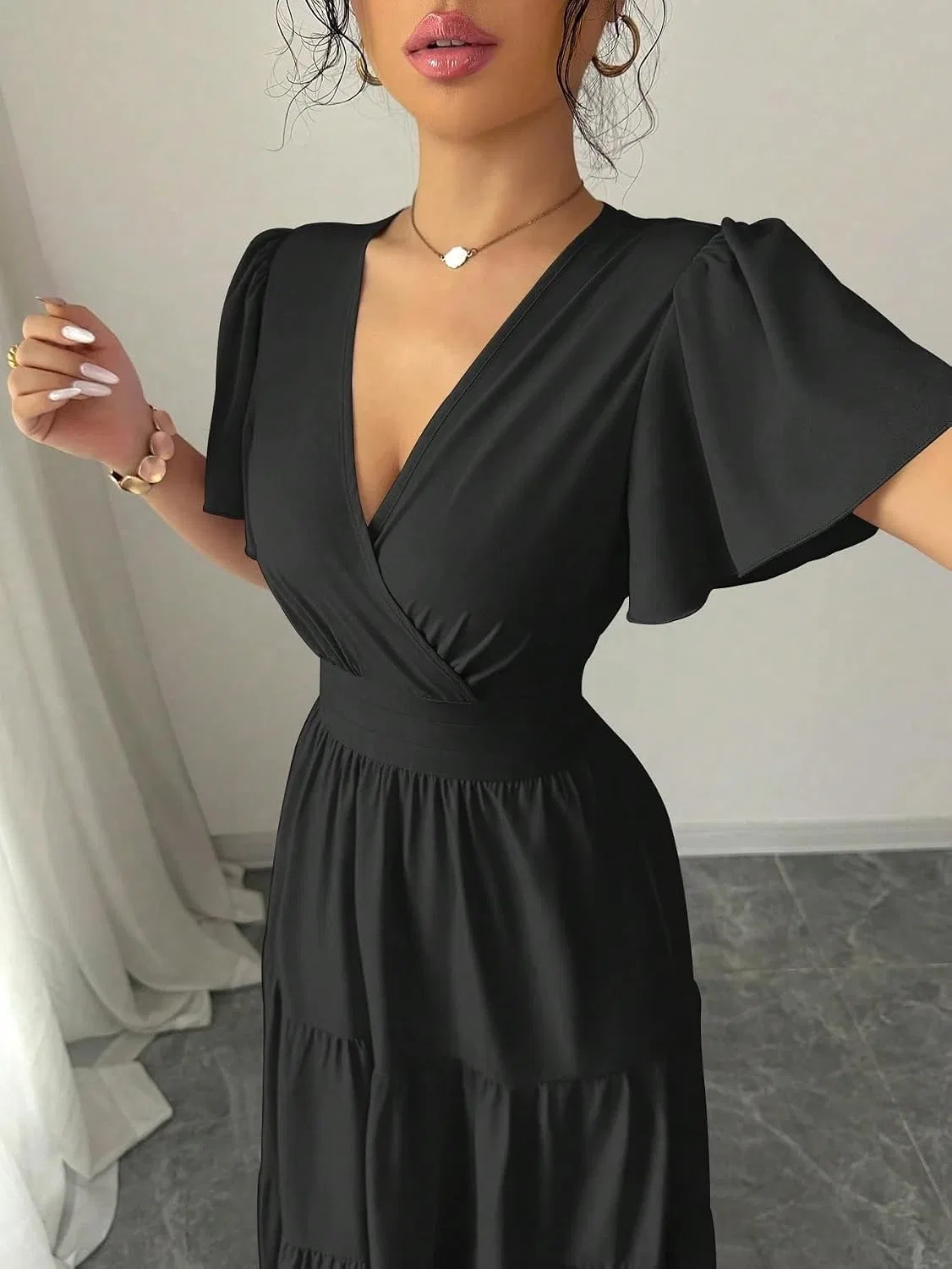 Женское элегантное платье с рюшами V-образным вырезом, Black — фото 3