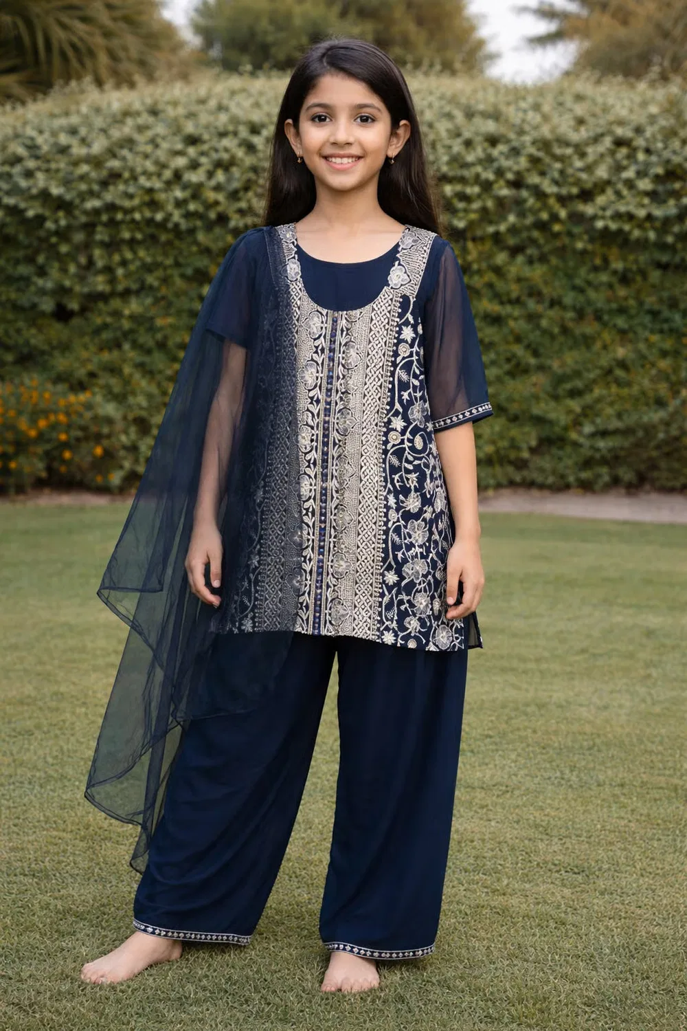 Комплект шарара с вышивкой, модель Embroidered sharara set, Inaabia, темно-синий