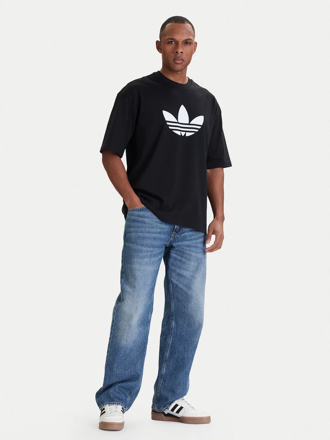 Мужская футболка свободного кроя adicolor Trefoil Adidas, черный — фото 2