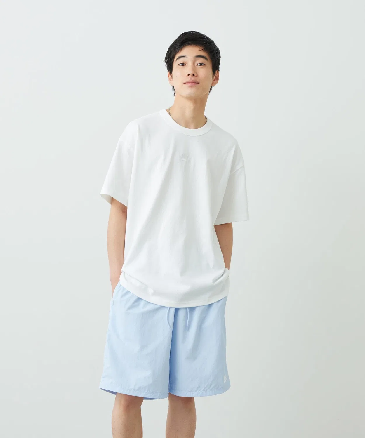 Мужская футболка с логотипом Nike Sportswear Premium Essentials, White — фото 3