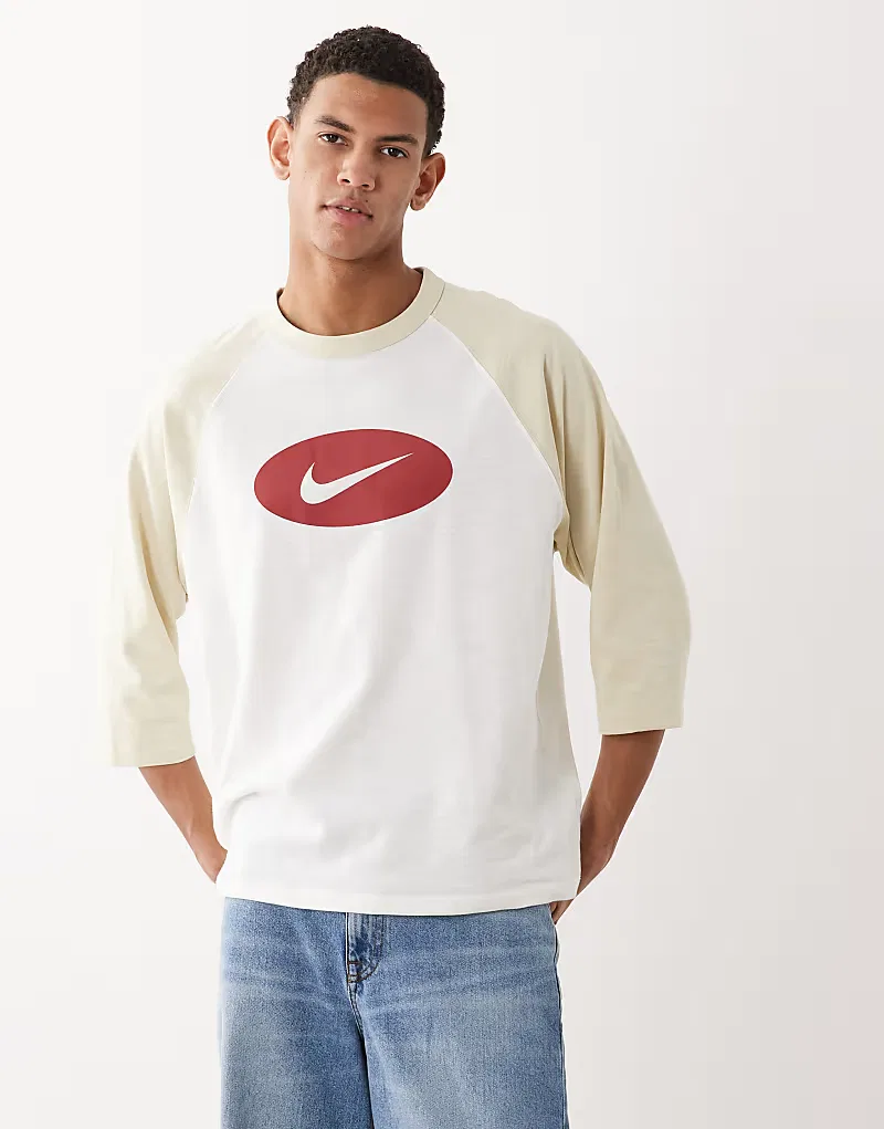 Футболка Nike Club с центральным логотипом, рукав реглан 3/4, бело-бежевый цвет