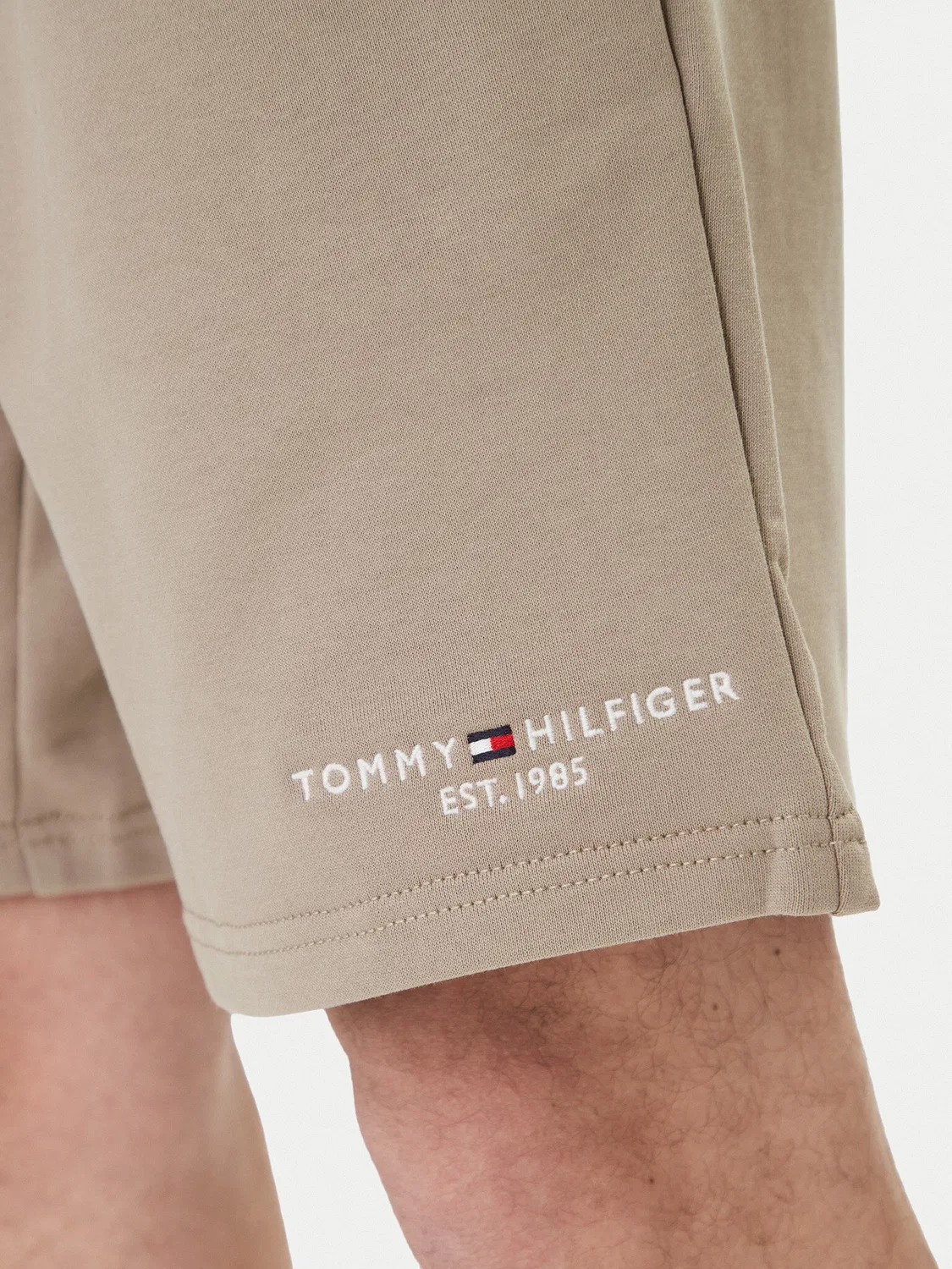Мужские спортивные шорты стандартного кроя Logo Tommy Hilfiger, бежевый — фото 4