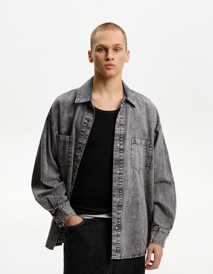 

Рубашка свободного кроя с длинными рукавами Bershka, серый