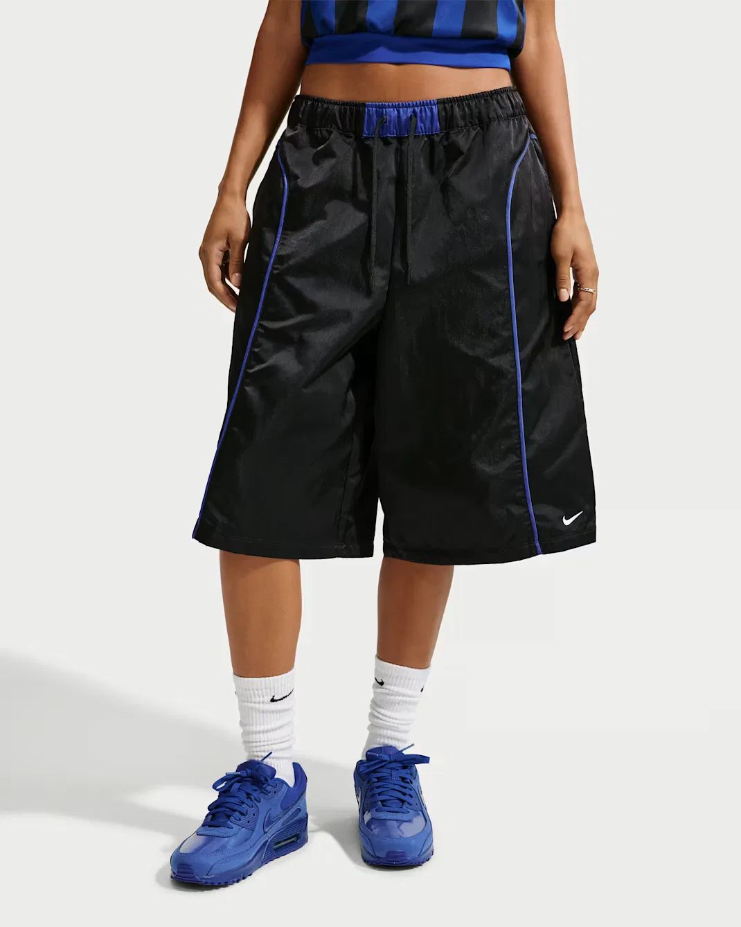 Женские свободные тканые шорты со средней посадкой Nike Sportswear, Black/Old Royal/Old Royal/White — фото 2