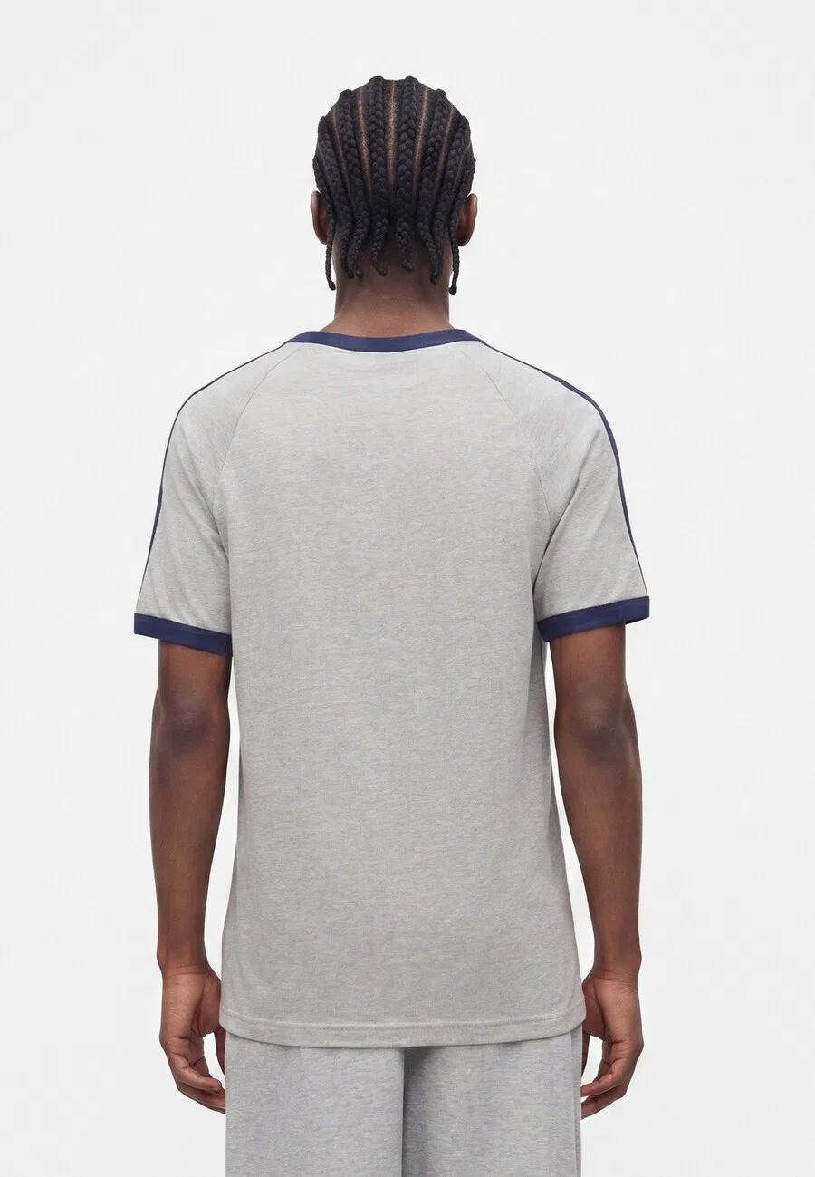 Футболка ADIDAS ORIGINALS 'Ringer' серого цвета — фото 4