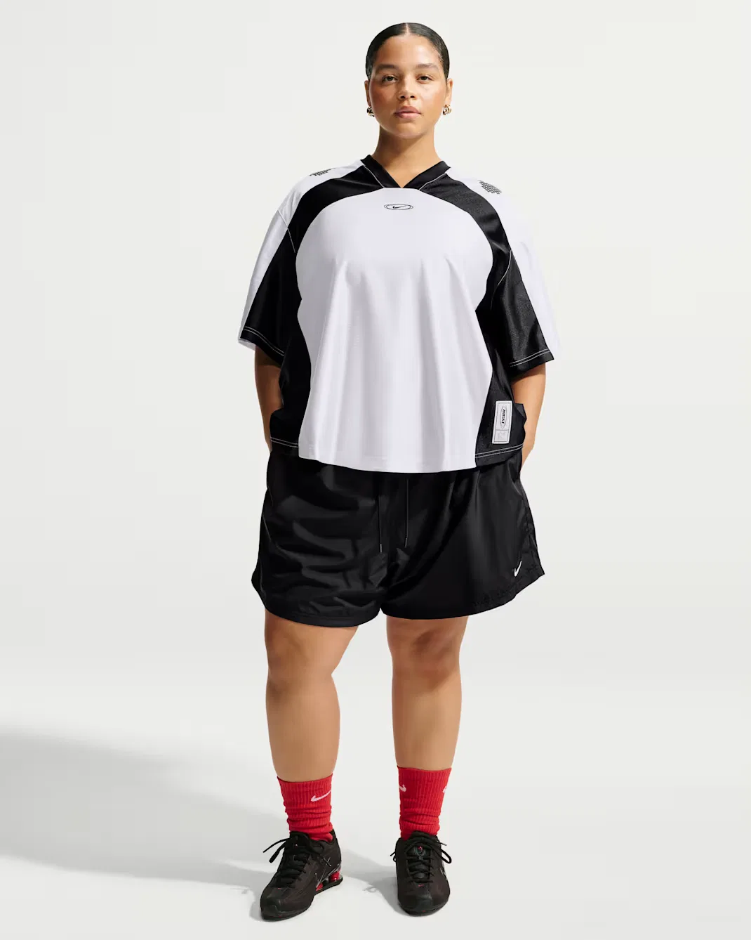 Женская футболка оверсайз (большой размер) Nike Sportswear, White/Black/Black/Black — фото 4