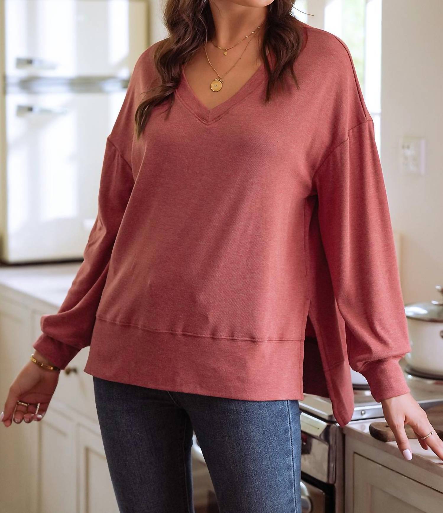 

Туника с боковыми разрезами, V-образным вырезом и свободным кроем в цвете Racing Red 1 the Woman