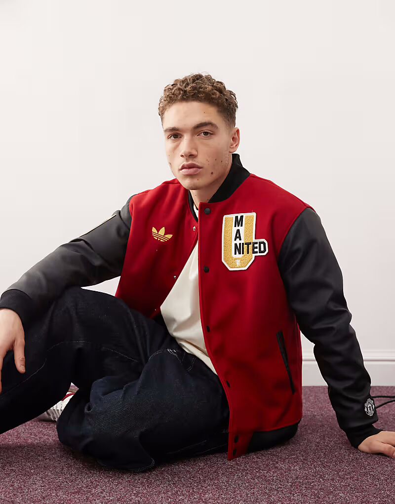 

Куртка Adidas Originals Manchester United VRCT бордового цвета