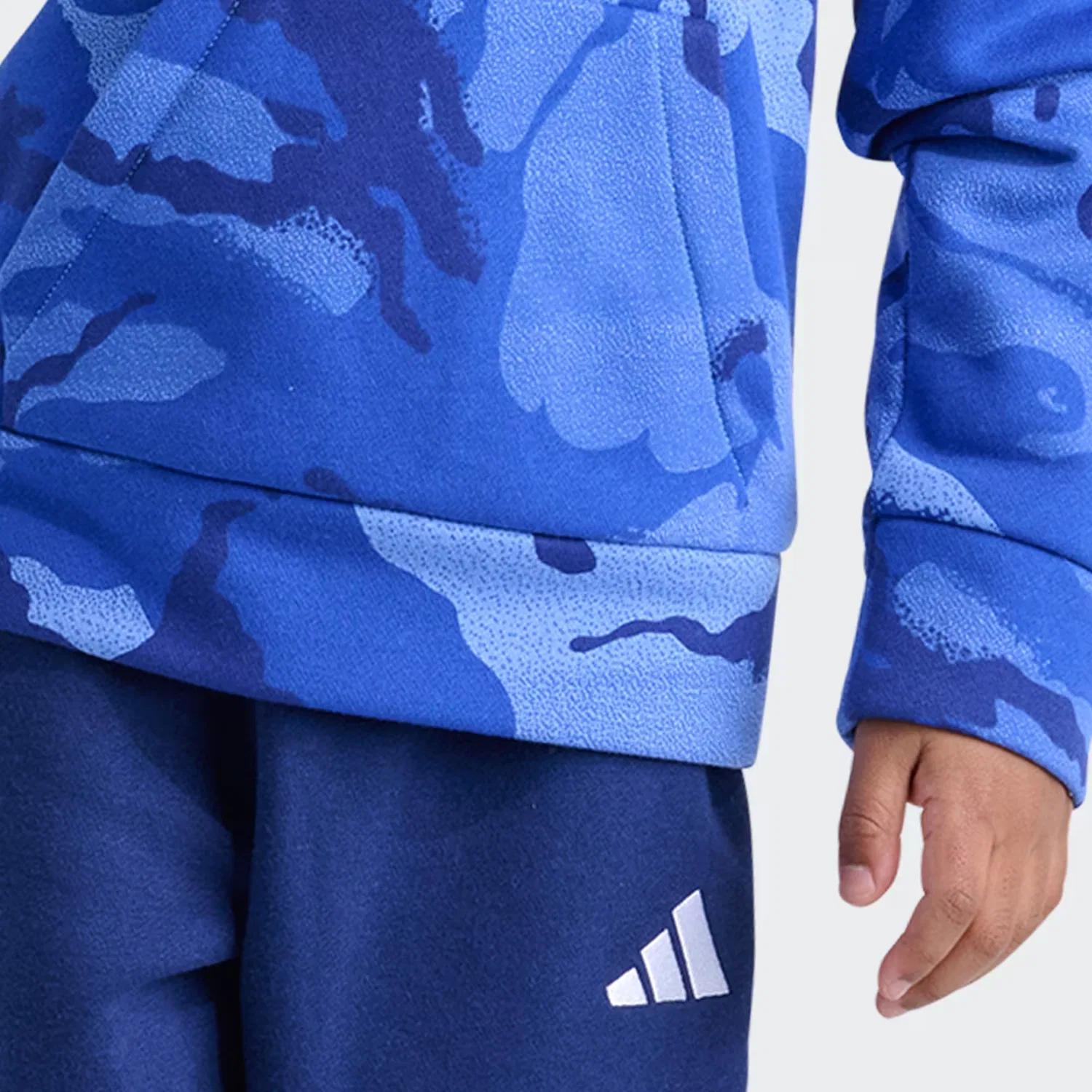 Детский комплект из флиса с камуфляжным принтом, худи и штаны Adidas Sportswear, royal blue — фото 4