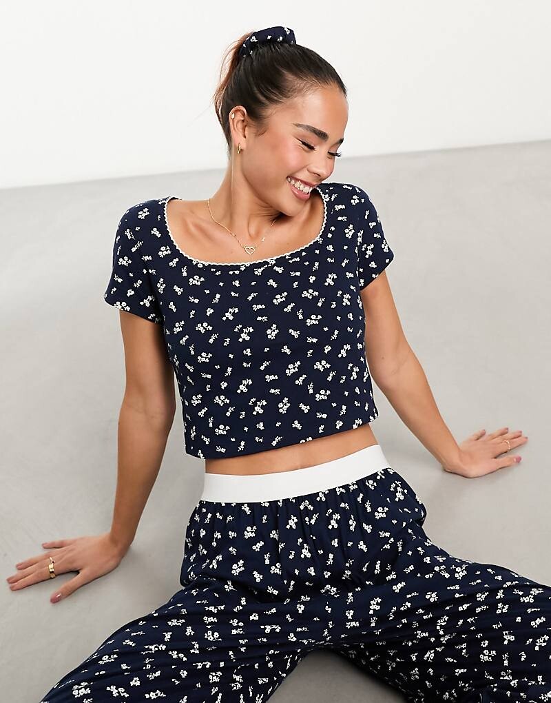 

ASOS DESIGN – Mix & Match – Пижамная футболка темно-синего цвета с цветочным принтом, краем пико и резинкой для волос