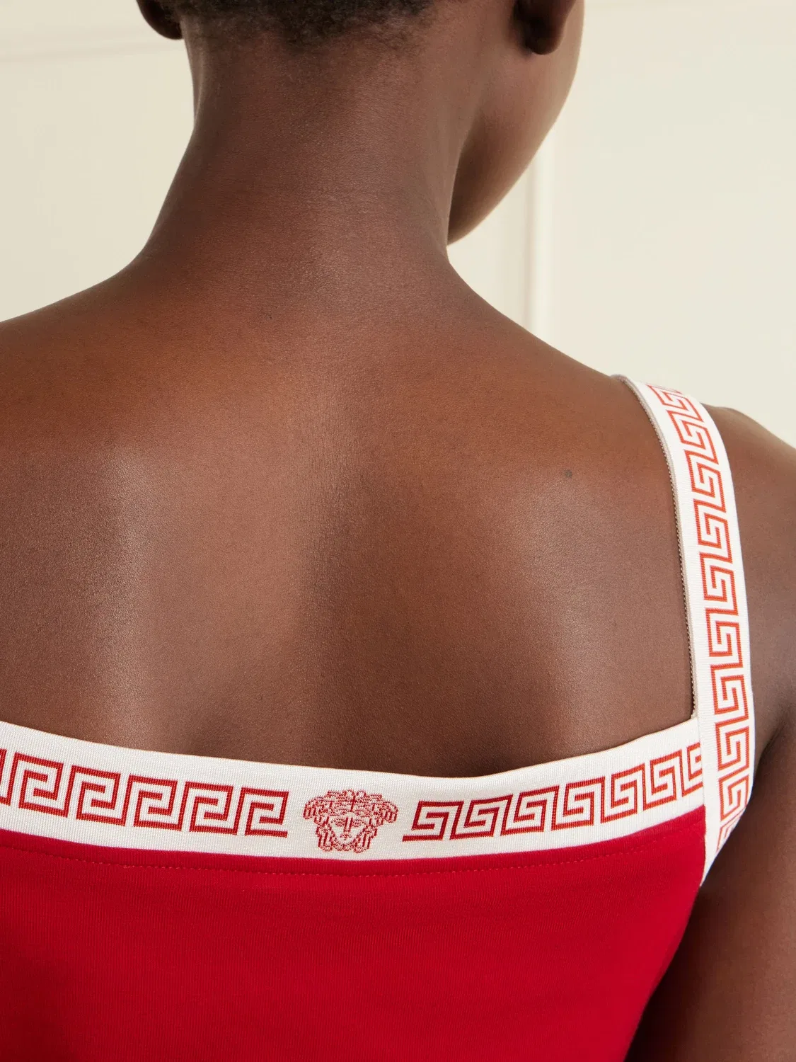 Мини-платье из хлопкового джерси с жаккардовым логотипом VERSACE, красный — фото 4