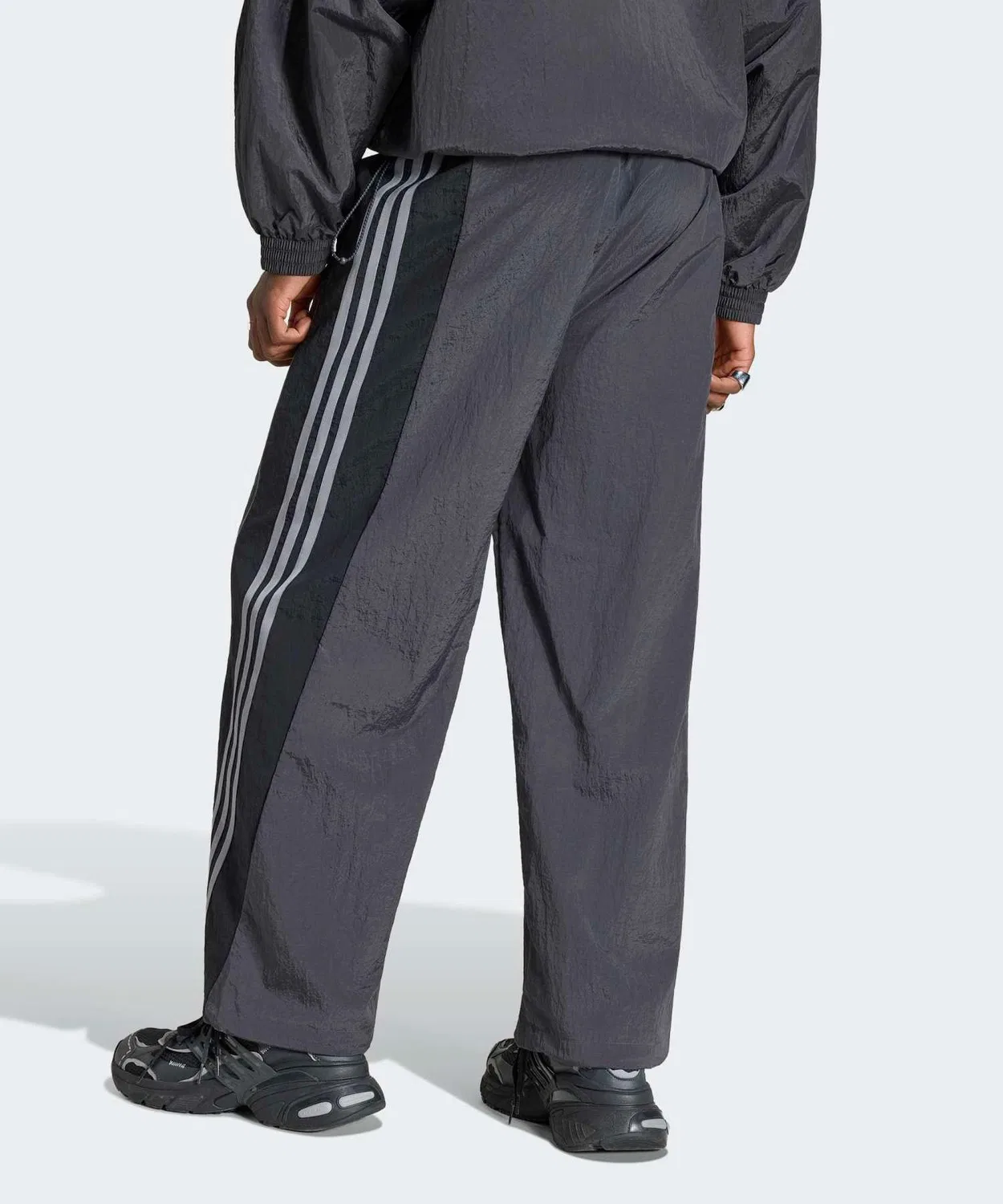 Мужские спортивные брюки свободного кроя с застежкой-молнией Adilenium Season 5 Track Pants Adidas, Black — фото 2