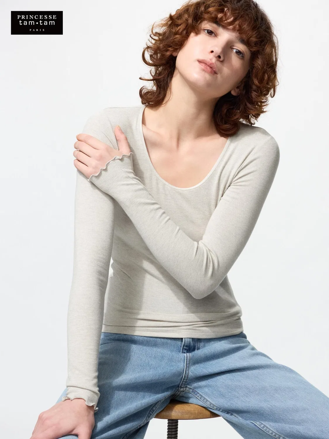 Футболка Uniqlo heattech, ультратеплая с U-образным вырезом в рубчик, светло-серый