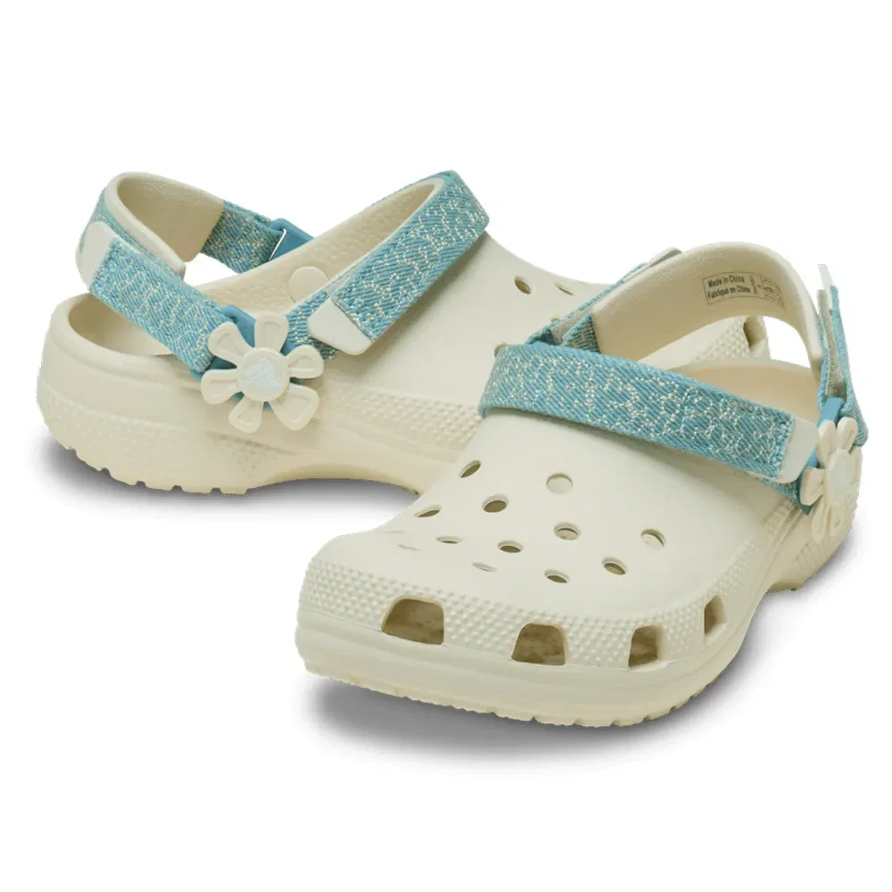 Клоги Classic Denim Flower с регулируемым ремешком Crocs, белый — фото 3