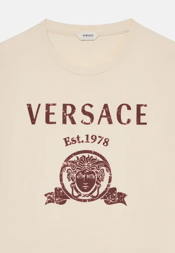 Футболка унисекс с принтом в университетском стиле Versace, кремовый — фото 3