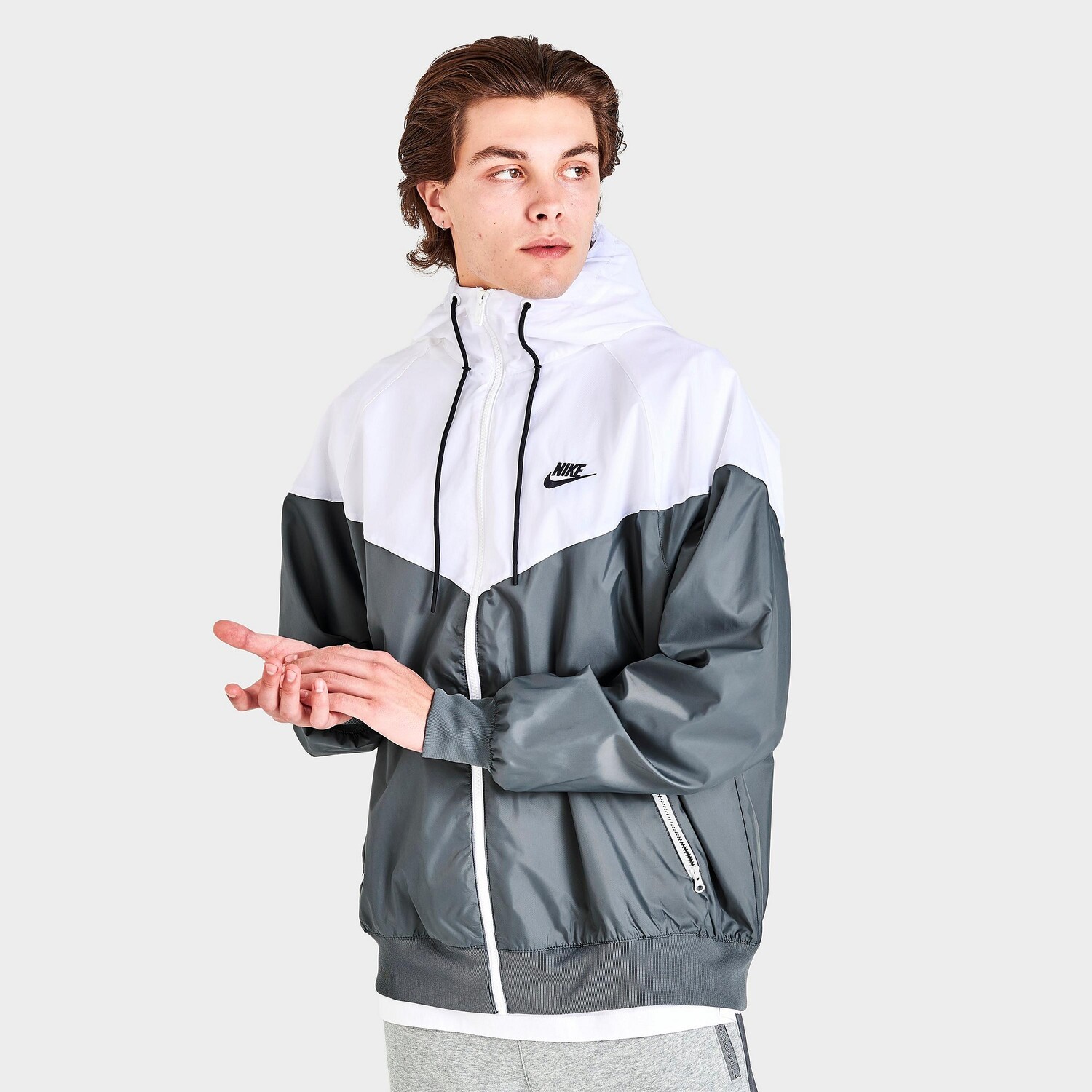 Мужская тканая куртка с капюшоном Nike Sportswear Windrunner, серый — фото 4