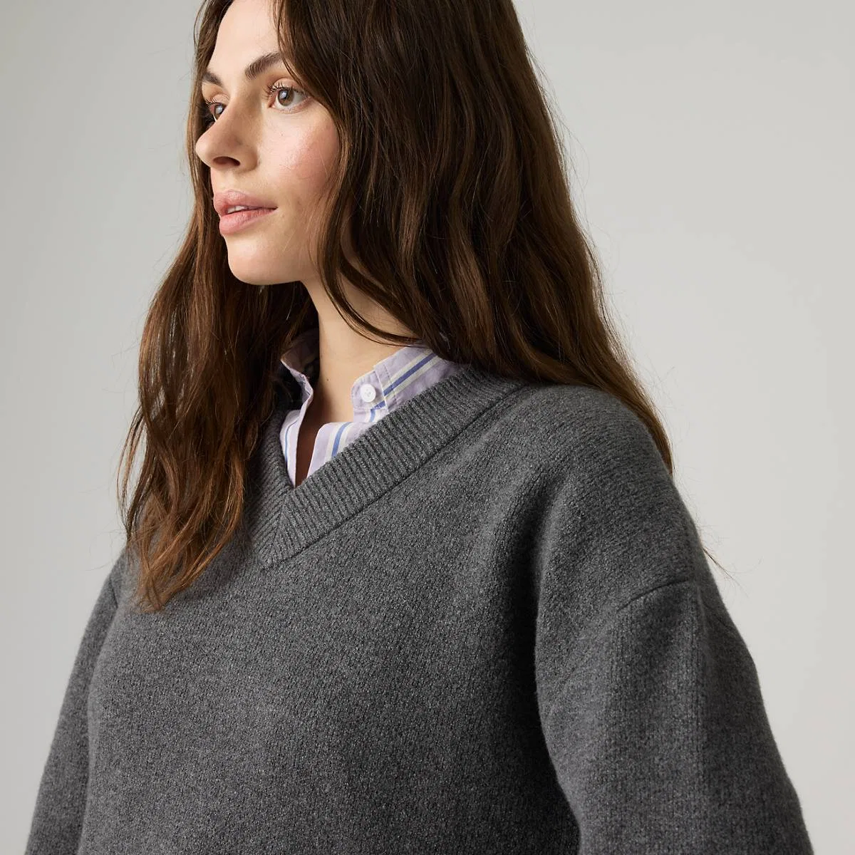 Очень мягкий свитер с V-образным вырезом Levi's, Darker Heather Grey Bros - Grey — фото 2