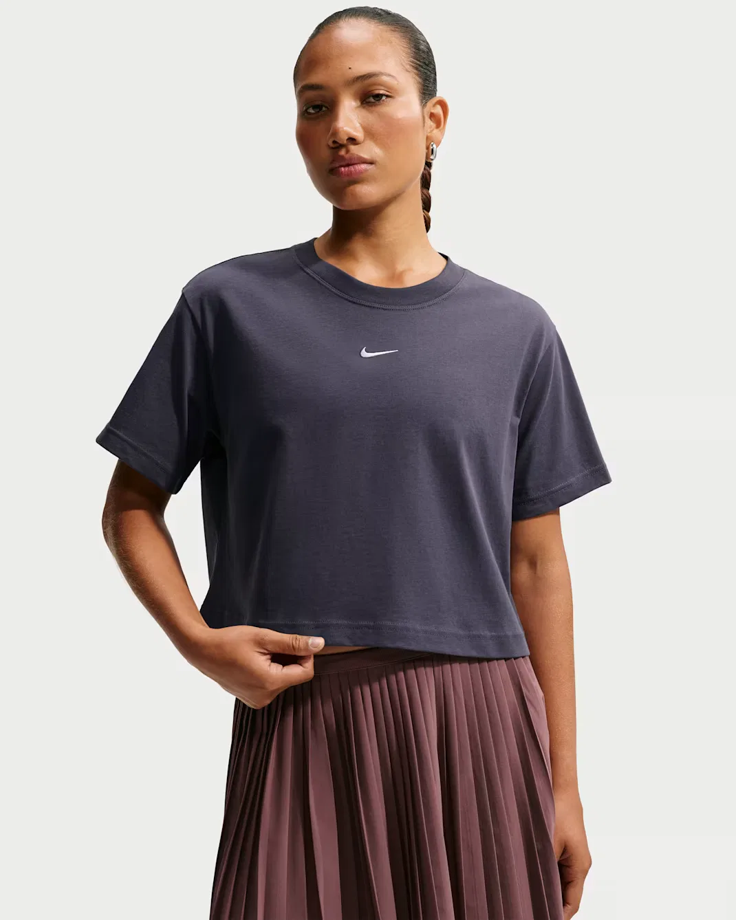 Женская свободная укороченная футболка с коротким рукавом Nike Sportswear Classic, Gridiron/Sail