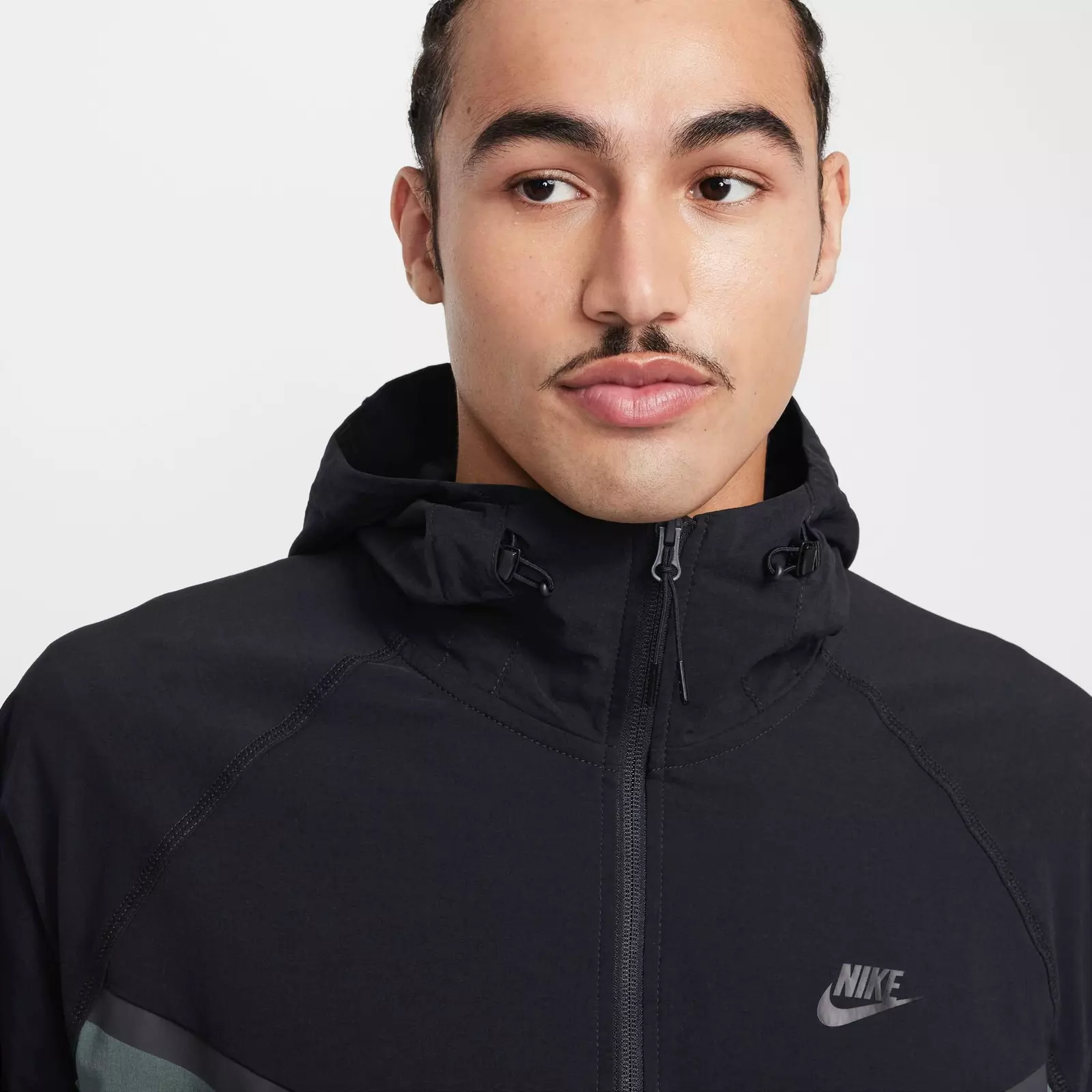 Куртка Men's Nike Tech Windrunner Woven Full-Zip, темно-зеленый/черный — фото 3